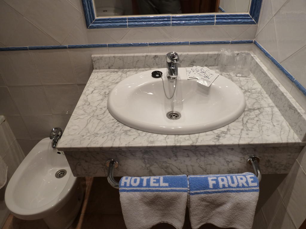 Apartahotel Faure Сальєнт-де-Гальєго Номер фото